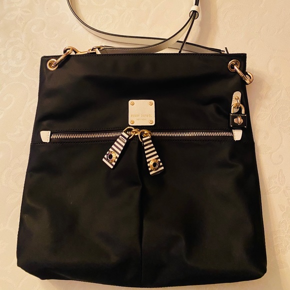 henri bendel Handbags - 💕SOLD💕Henri Bendel Jetsetter Crossbody -Black